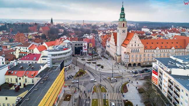 Olsztyn, panorama na rtusz nowomiejski przez aleje Pilsudskiego. EU, PL, warm-maz. Lotnicze.